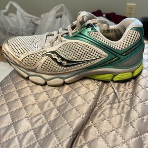 Saucony Echelon running shoe
